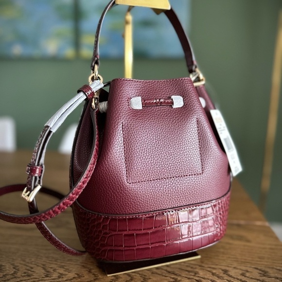 NWT！NEW！Michael Kors Reed Bucket Bag Crocodile Embbossed Leather Belted -Oxblood - Picture 2 of 15